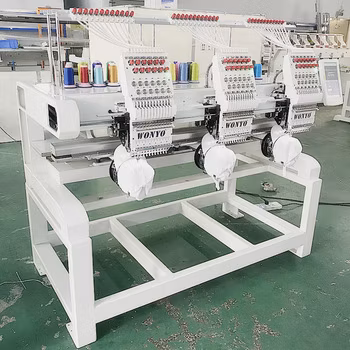 China Factory Custom Logo Industrielle 3-Kopf-Computerstickmaschine